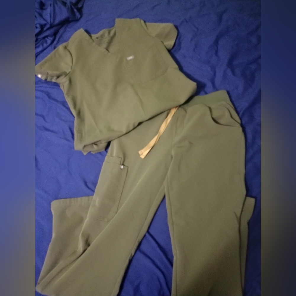 Figs Olive Green Women's Scrub Set XS